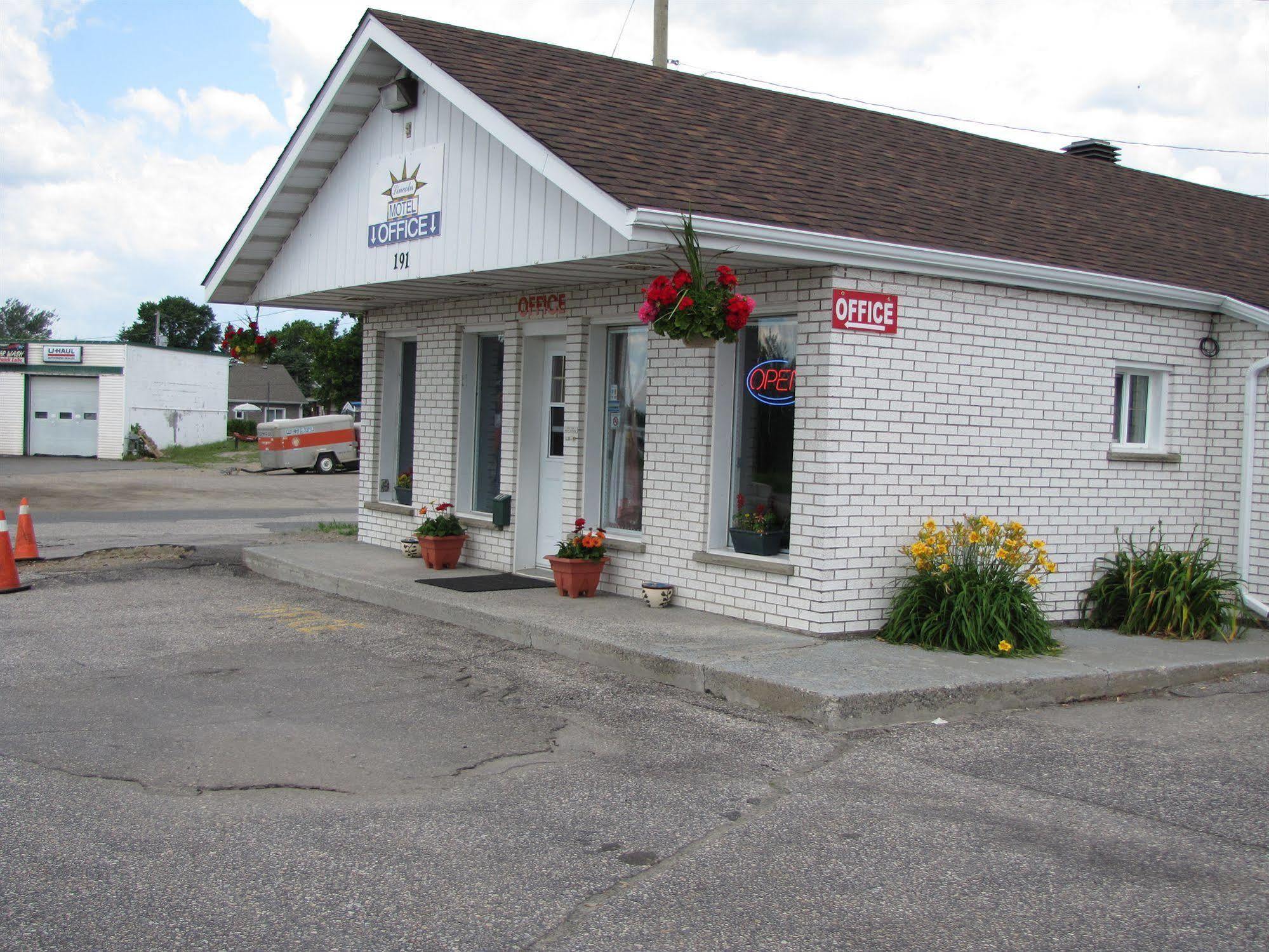 Lincoln Motel Sturgeon Falls Eksteriør billede