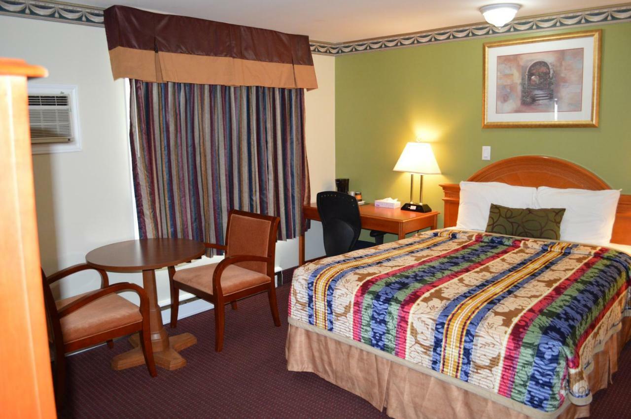 Lincoln Motel Sturgeon Falls Eksteriør billede