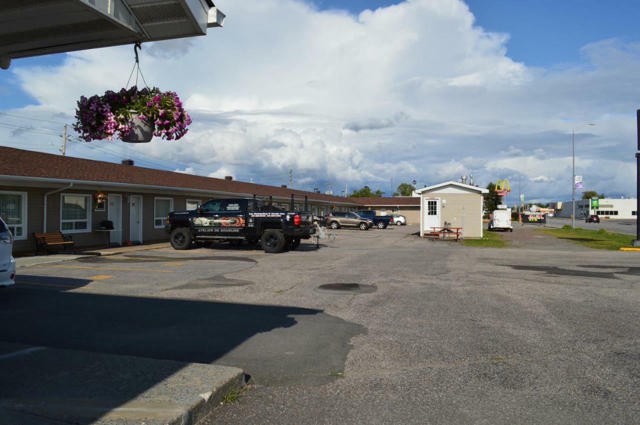 Lincoln Motel Sturgeon Falls Eksteriør billede